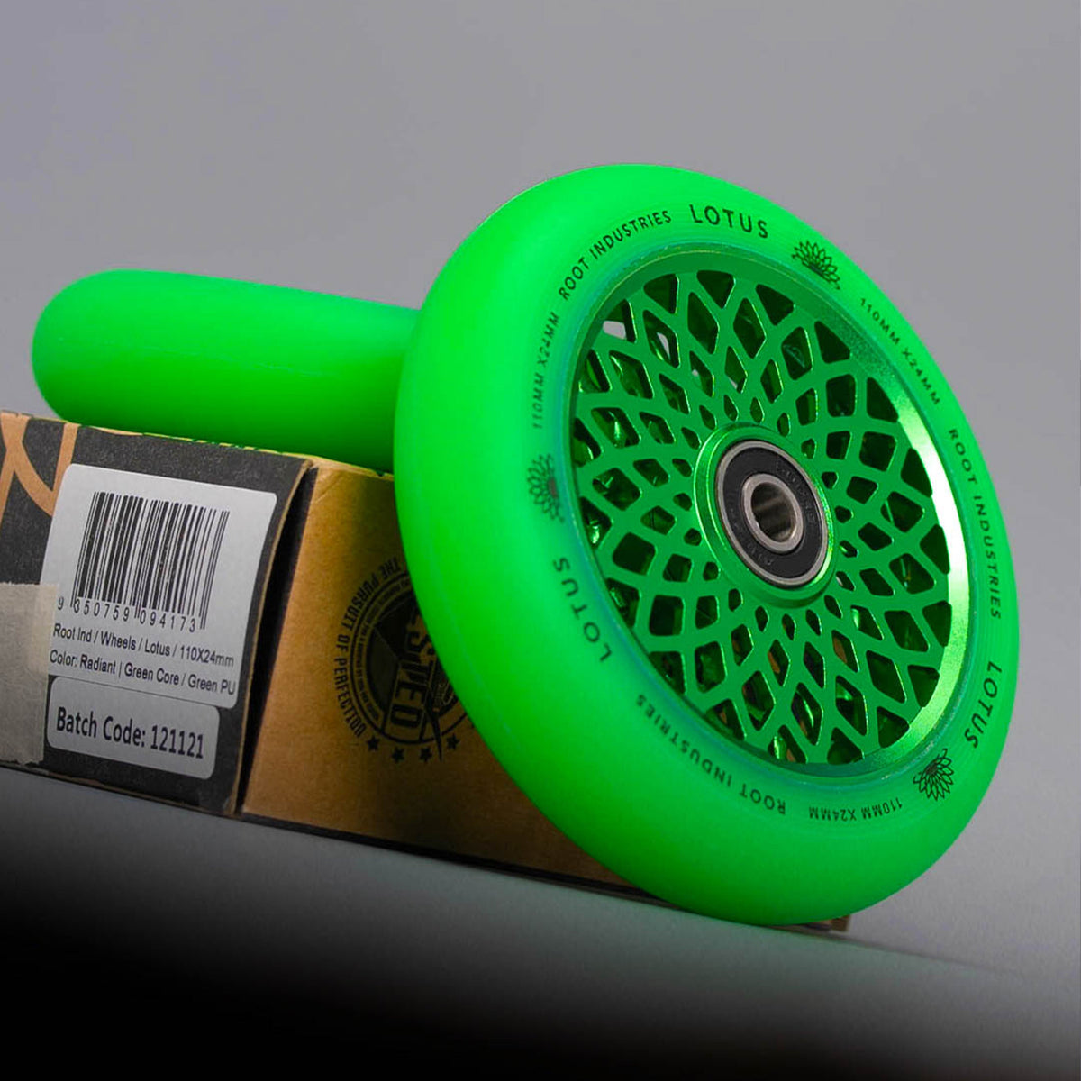 Color:Green