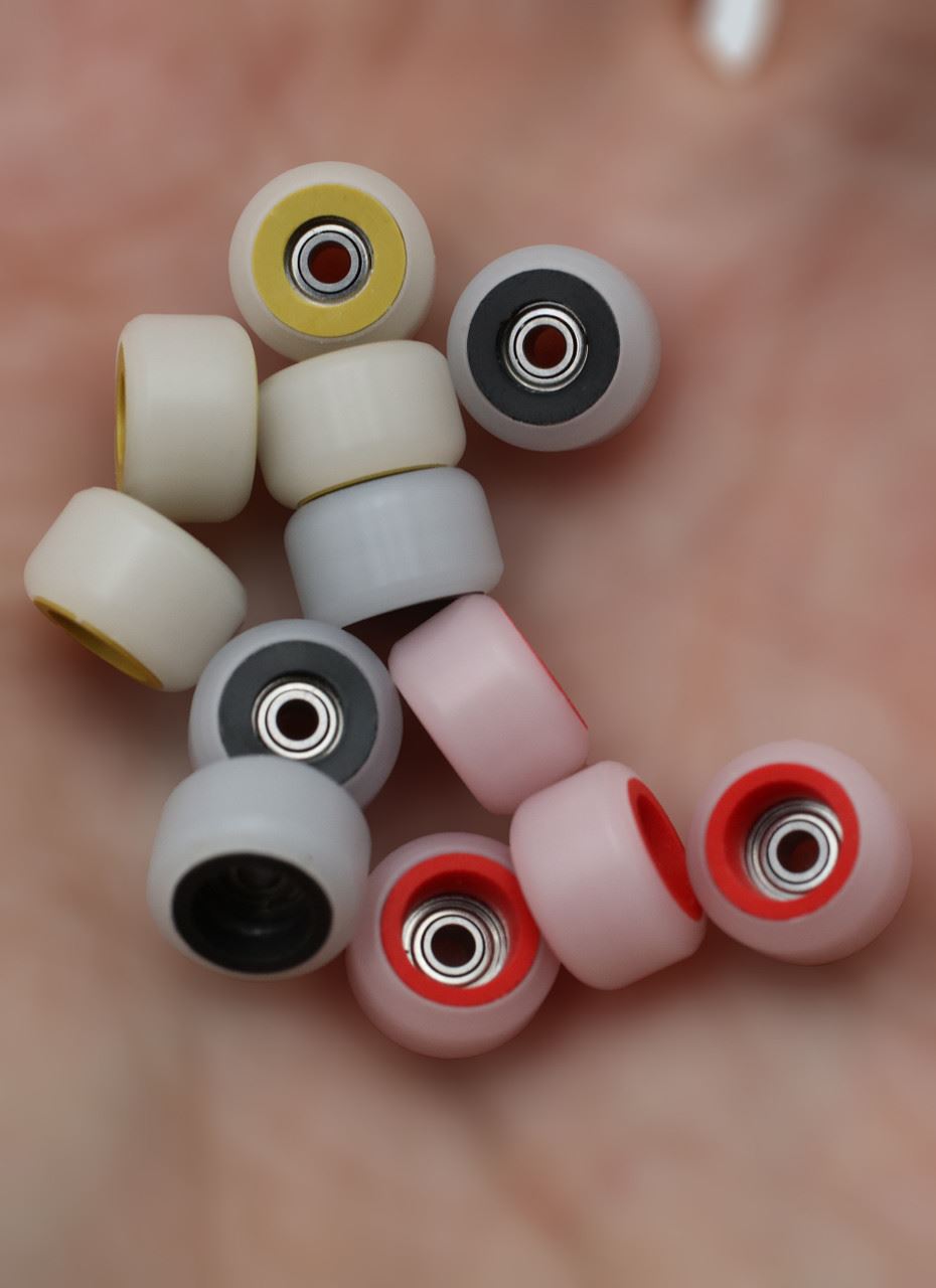 FlatFace Fingerboard Dual Durometer V2 Bearing Wheels - Black and White