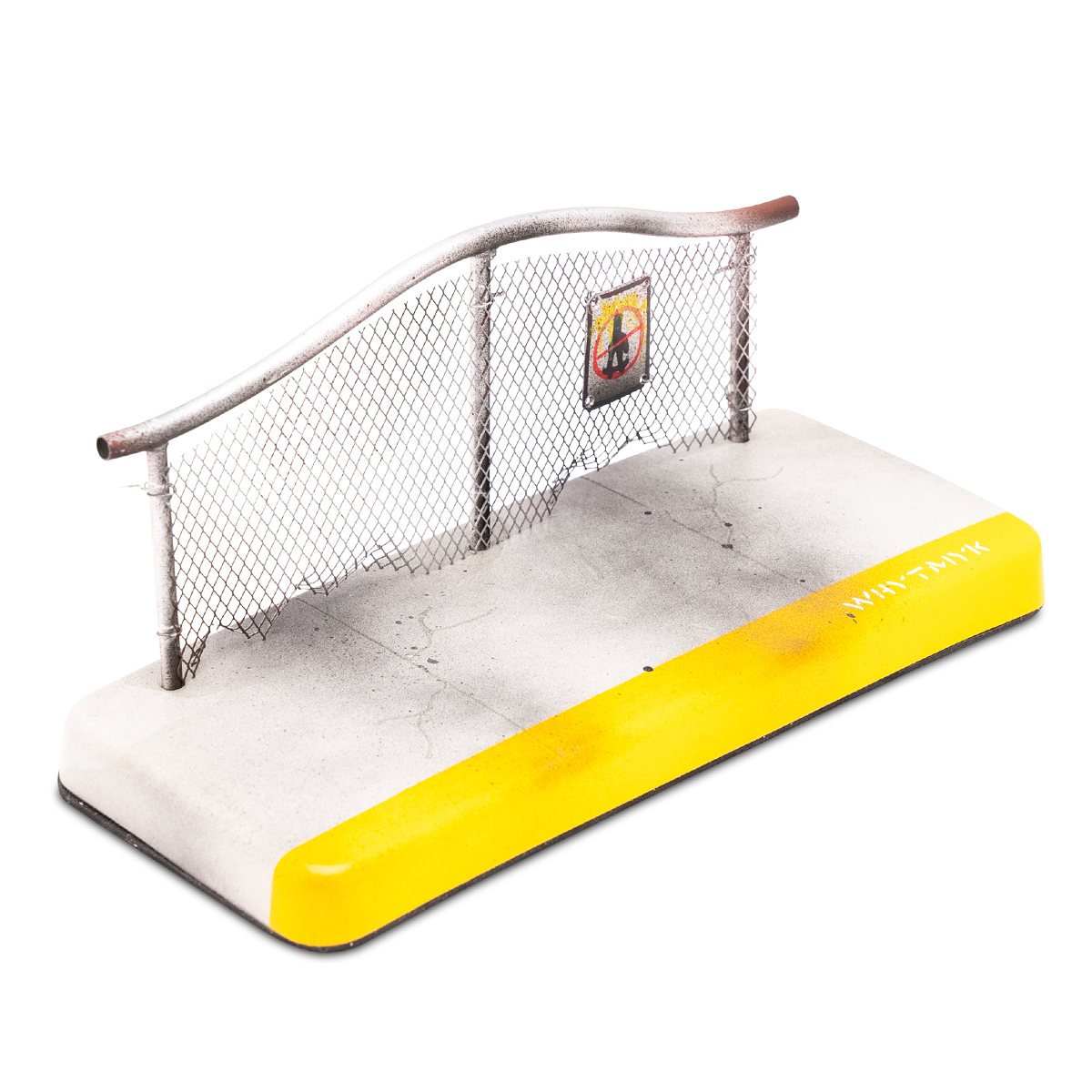 WhytMykConcrete Fingerboard Ramp - Wave Fence with Sidewalk