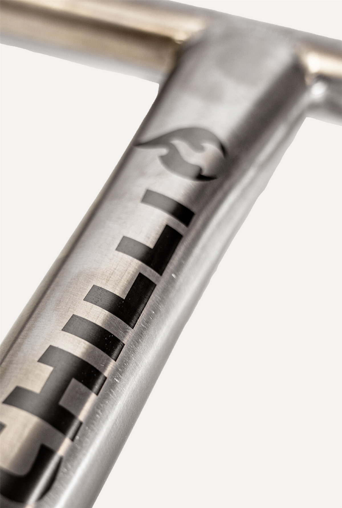 Chilli Titanium T-Bar - 24.5" Tall