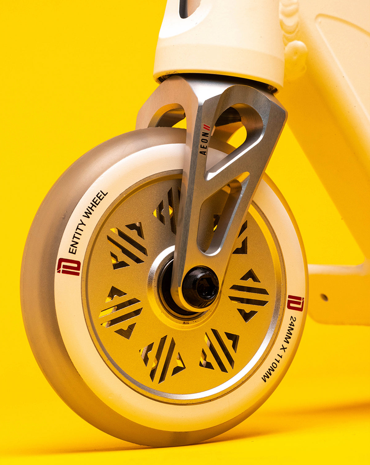 Color:Chrome